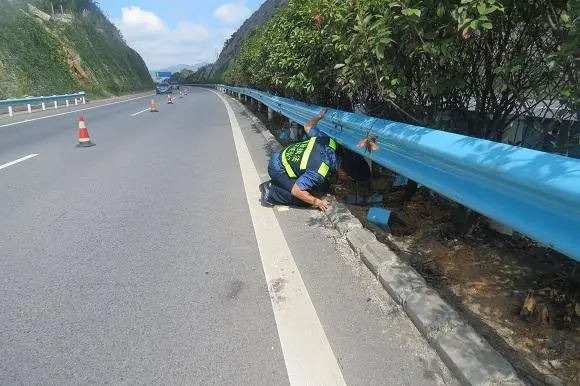 内江高速路波形护栏