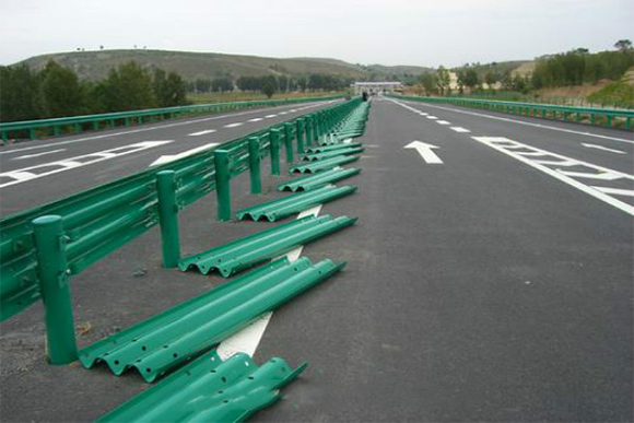 内江波形护栏的维护与管理确保道路安全的关键步骤